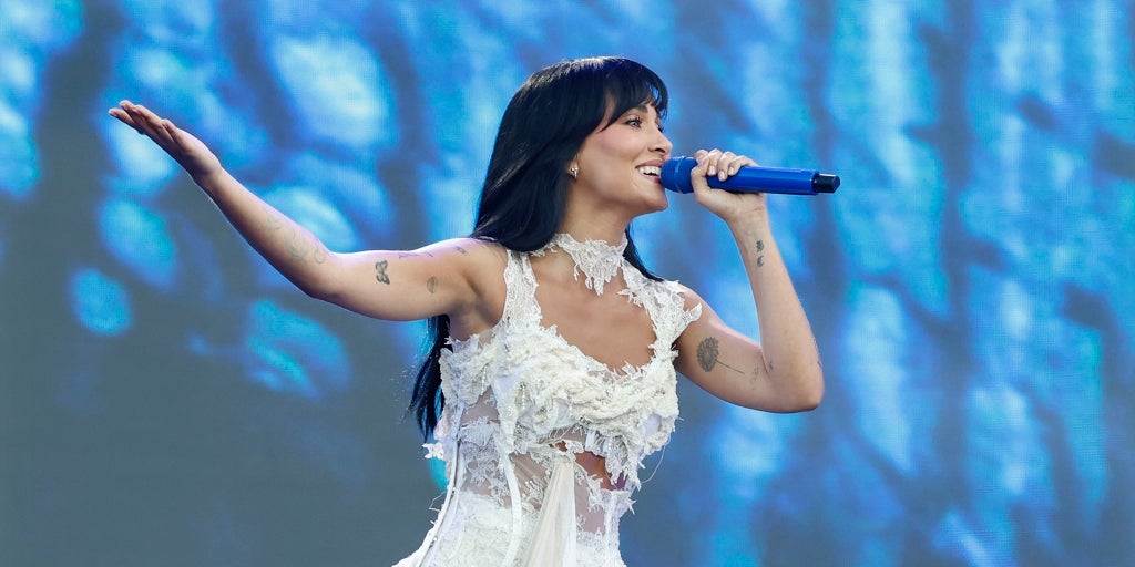 Todo lo que hay detrás del vestuario de Aitana en su gira 'Metamorfosis Season', según su estilista