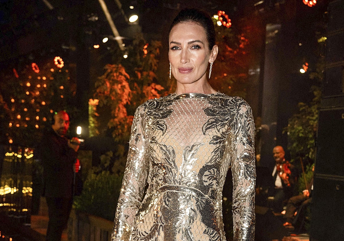 Nieves Álvarez desvela los secretos de su peinado estrella, el recogido del verano