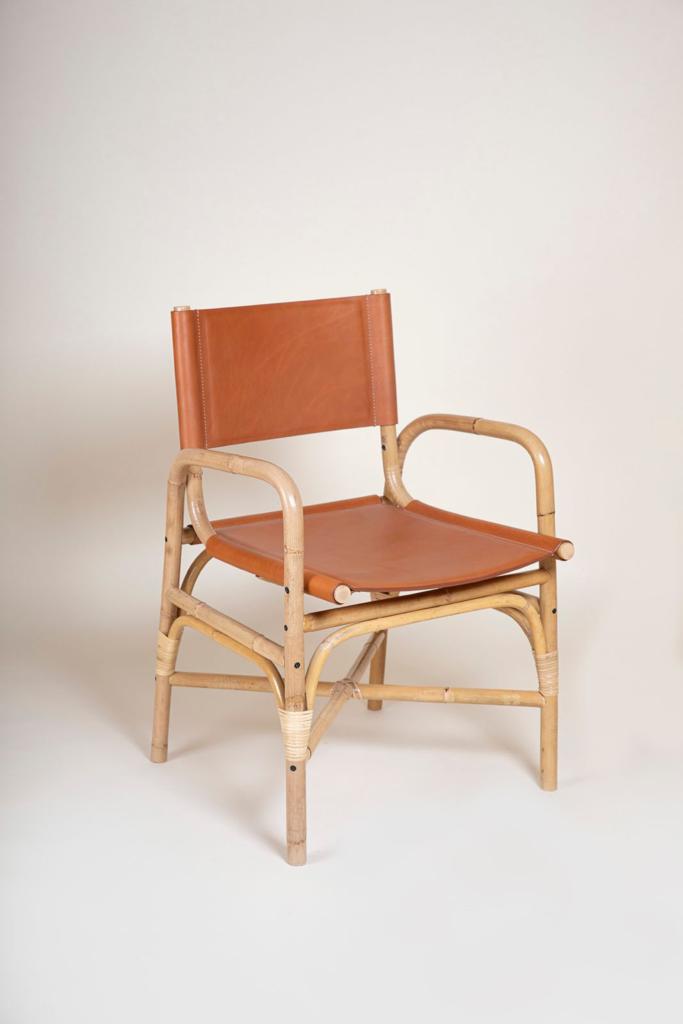 El modelo Constanza, de Isist Atelier, está fabricado en cuero y ratán (desde 900 €). Fue creada por Miguel Milá y su hijo Gonzalo, ambos diseñadores.