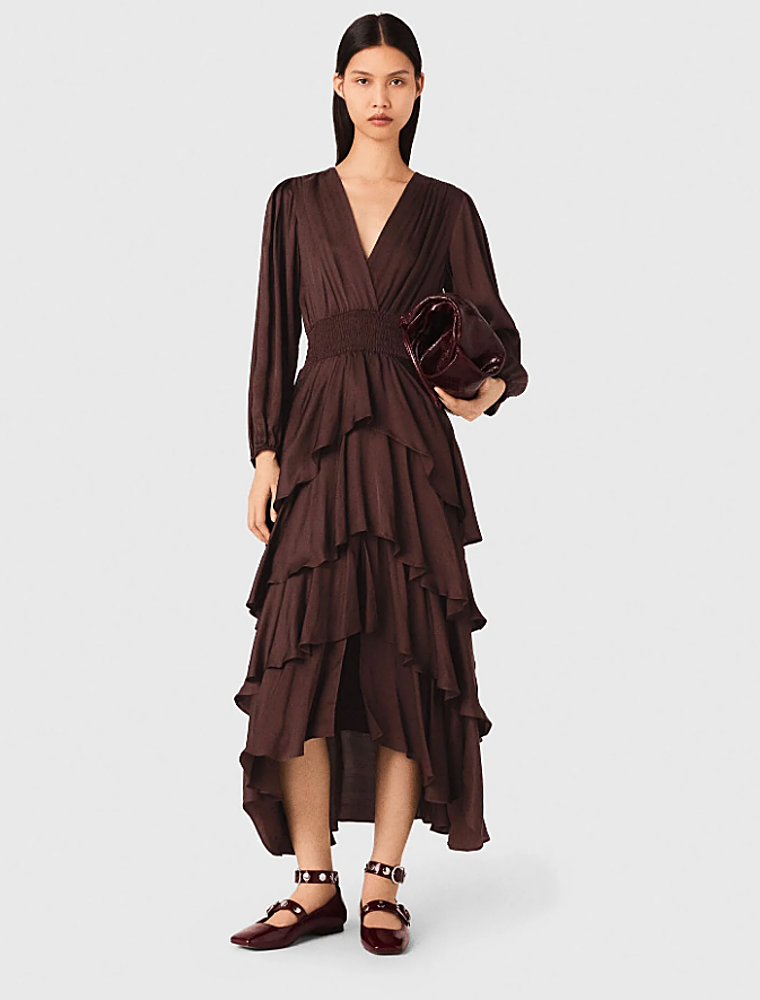 Vestido largo marrón con volantes de Maje (355 euros)