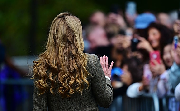 Imagen principal - El nuevo color de pelo de la Princesa de Gales es un rubio miel. 