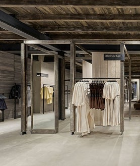 Imagen secundaria 2 - El interiorismo de la nueva tienda ha estado a cargo de Elsa Urquijo Arquitectos