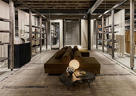 Imagen secundaria 1 - El interiorismo de la nueva tienda ha estado a cargo de Elsa Urquijo Arquitectos