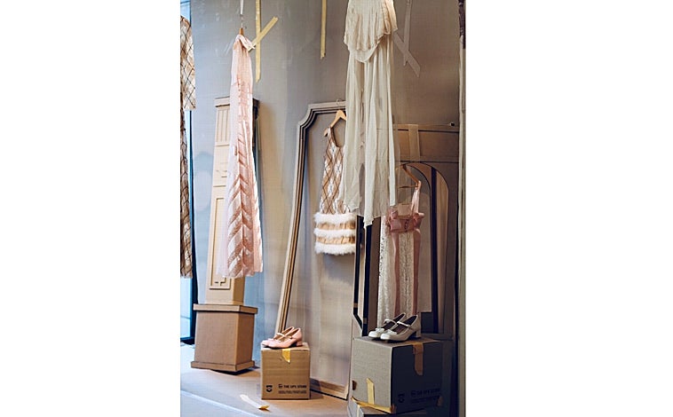 Imagen principal - La instalación de la diseñadora española en Nueva York