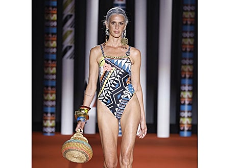 Imagen secundaria 1 - Desfile de Dolores Cortés