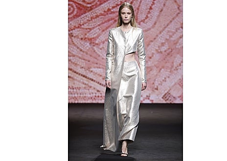 Imagen secundaria 1 - Durante el desfile de Fely Campo en MBFWMadrid