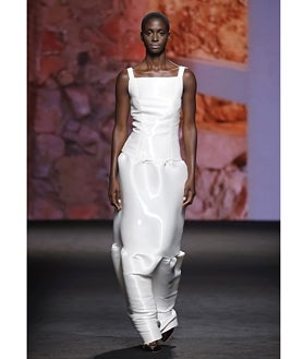 Imagen secundaria 2 - Durante el desfile de Fely Campo en MBFWMadrid