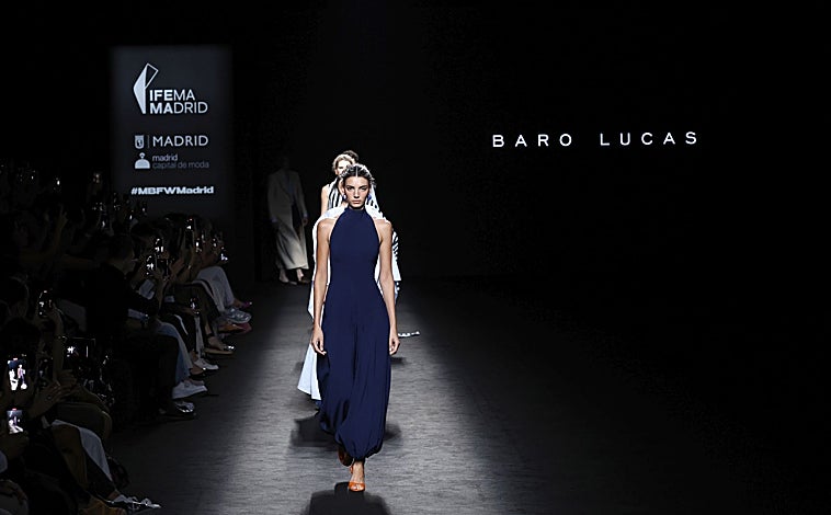 Imagen principal - Desfile de Baro Lucas durante la MBFWMadrid