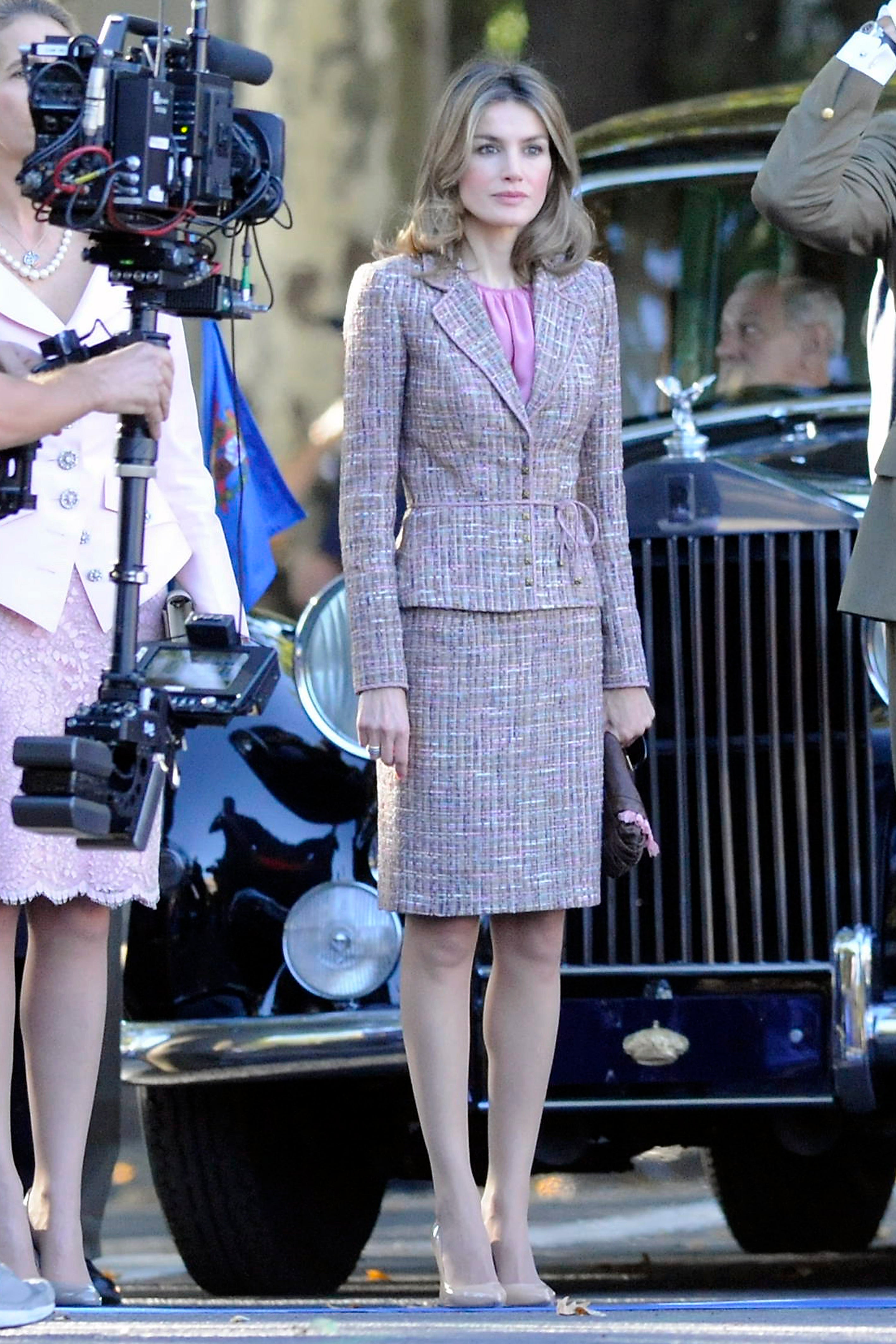 Muy similar a lo escogido para el siguiente año, en 2011 apostó por un traje de chaqueta y falda de Felipe Varela.