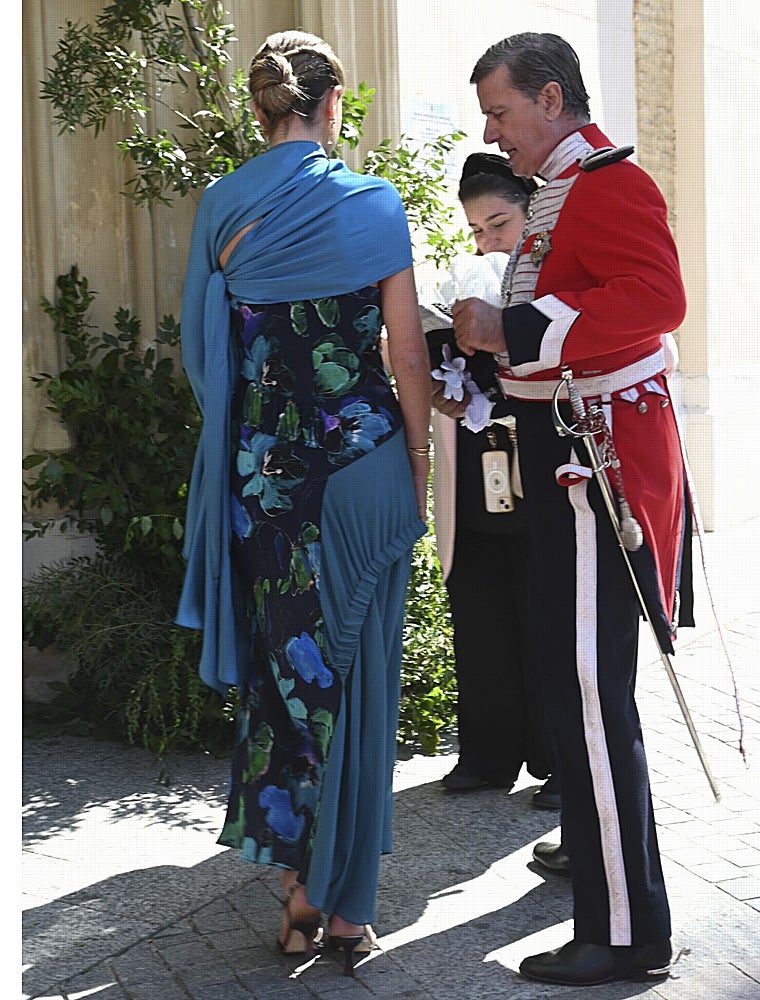 El vestido de Amina por detrás.