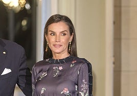 El homenaje de la Reina Letizia a Giorgio Armani en Bruselas