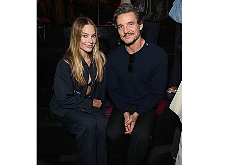 Imagen secundaria 1 - Penélope Cruz, Pedro Pascal y Margot Robbie; y una embarazada Úrsula Corberó durante el desfile