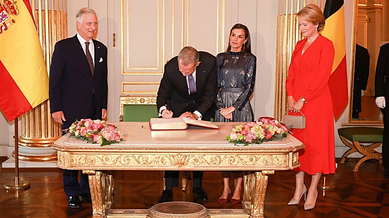 Los Reyes visitan Bruselas.