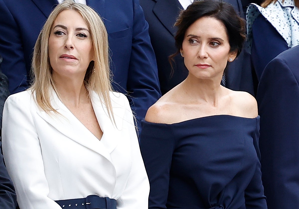 Las presidentas autonómicos de Extremadura, María Guardiola y de Madrid, Isabel Díaz Ayuso durante el desfile de las Fuerzas Armadas con motivo de la Fiesta Nacional