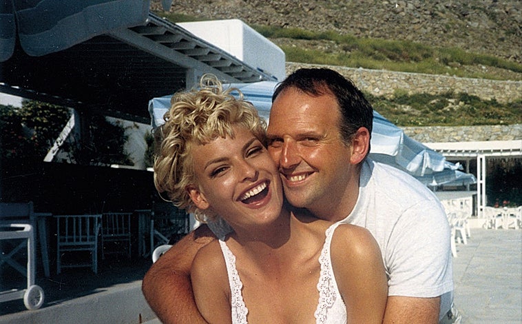 Imagen principal - Sam McKnight definió la manera en la que el cabello se entiende en la moda. Dejó Londres para instalarse en Nueva York en los 80. Allí trabajó con las supermodelos del momento, Linda Evangelista, entre otras. Luego llegó Kate Moss y más recientemente Cara Delevingne. 