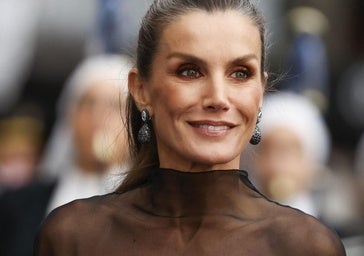 El vestido de transparencias de la Reina Letizia en la ceremonia