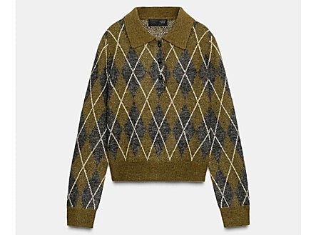 Imagen secundaria 1 - Jersey con detalles de cristales de Mango (49,99€), modelo con estampado a rombos de Zara (35,95€) y jerxey 'Luke' de Sçezane (125€)