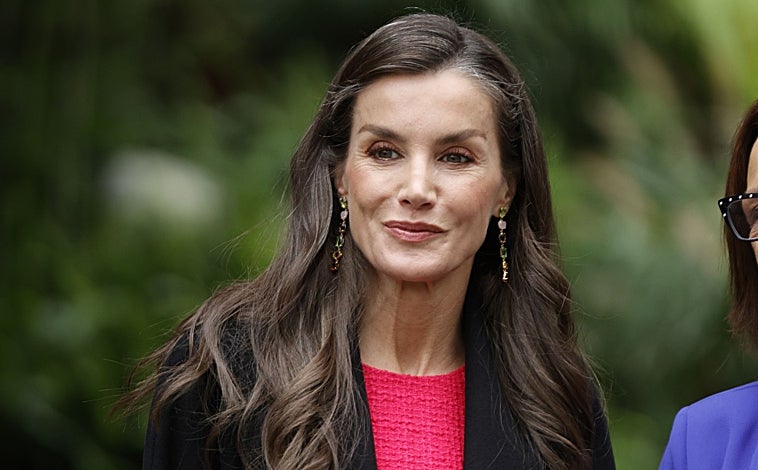 Main image - The Queen is wearing earrings from the defunct Spanish brand ``Say I Love You, Princess of Wales.'' Includes pieces from Queen Elizabeth II and Meghan Markle's jewelery collection, as well as models from luxury brand Aquazzura.