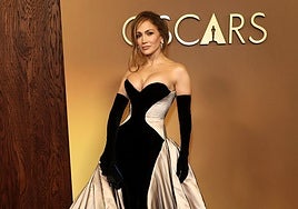 De Jennifer Lopez a Dakota Johnson: los vestidos más espectaculares de los Governors Awards
