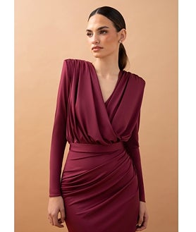 Imagen secundaria 2 - Detalles del conjunto de Isabel Díaz Ayuso firmado por Victoria Colección