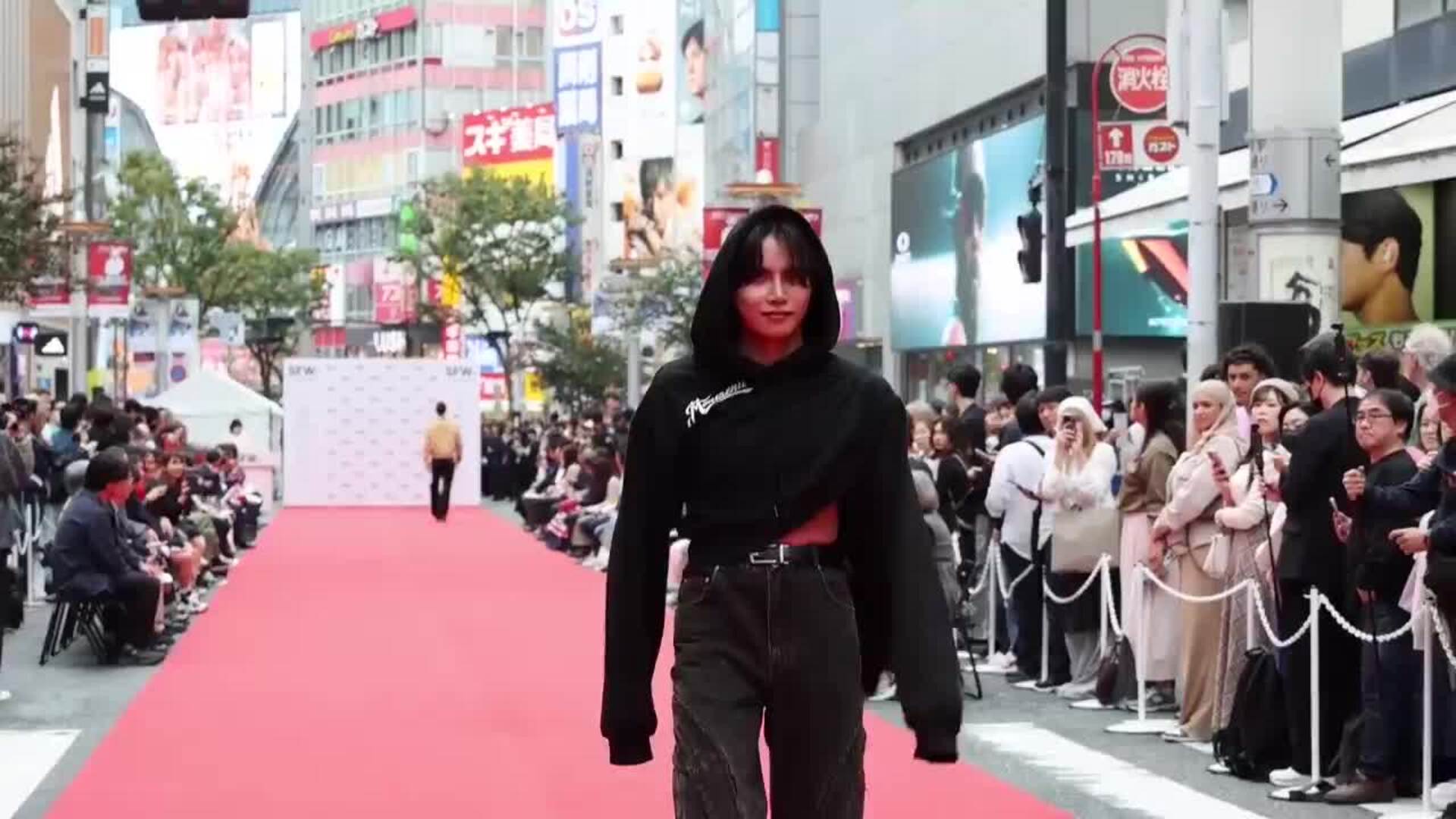Shibuya se convierte en una pasarela con los desfiles de la Semana de la Moda Otoño 2025