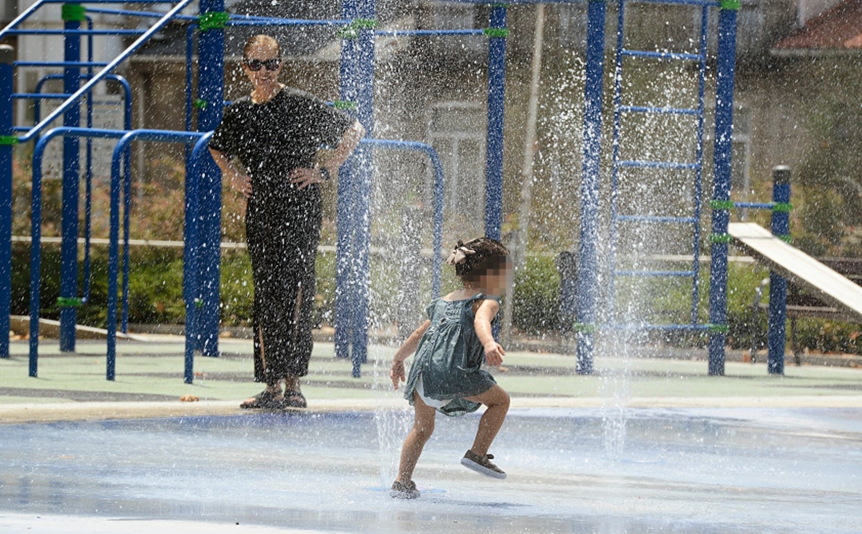Los médicos recomiendan extremar las precauciones con niños, ancianos, embarazadas y enfermos ante las altas temperaturas