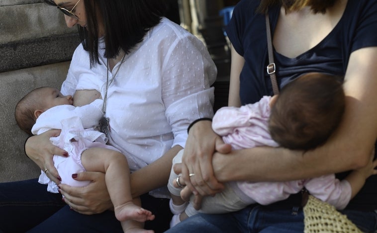 El 52% de las madres sienten vergüenza y están incómodas amamantando en público