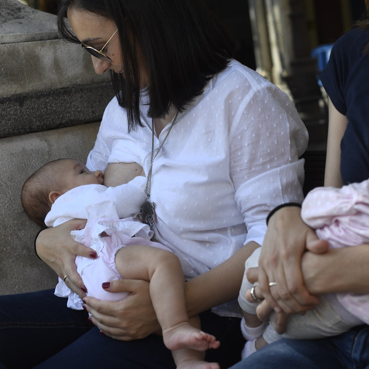 El 52% de las madres sienten vergüenza y están incómodas amamantando en público