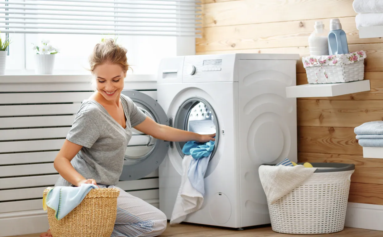 Máquina de lavar y ropa