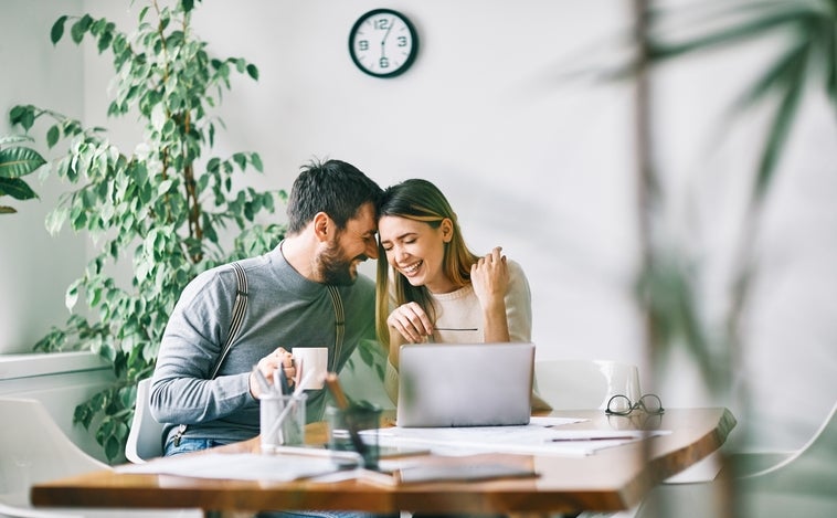 Menos relaciones amorosas en el trabajo, pero más duraderas