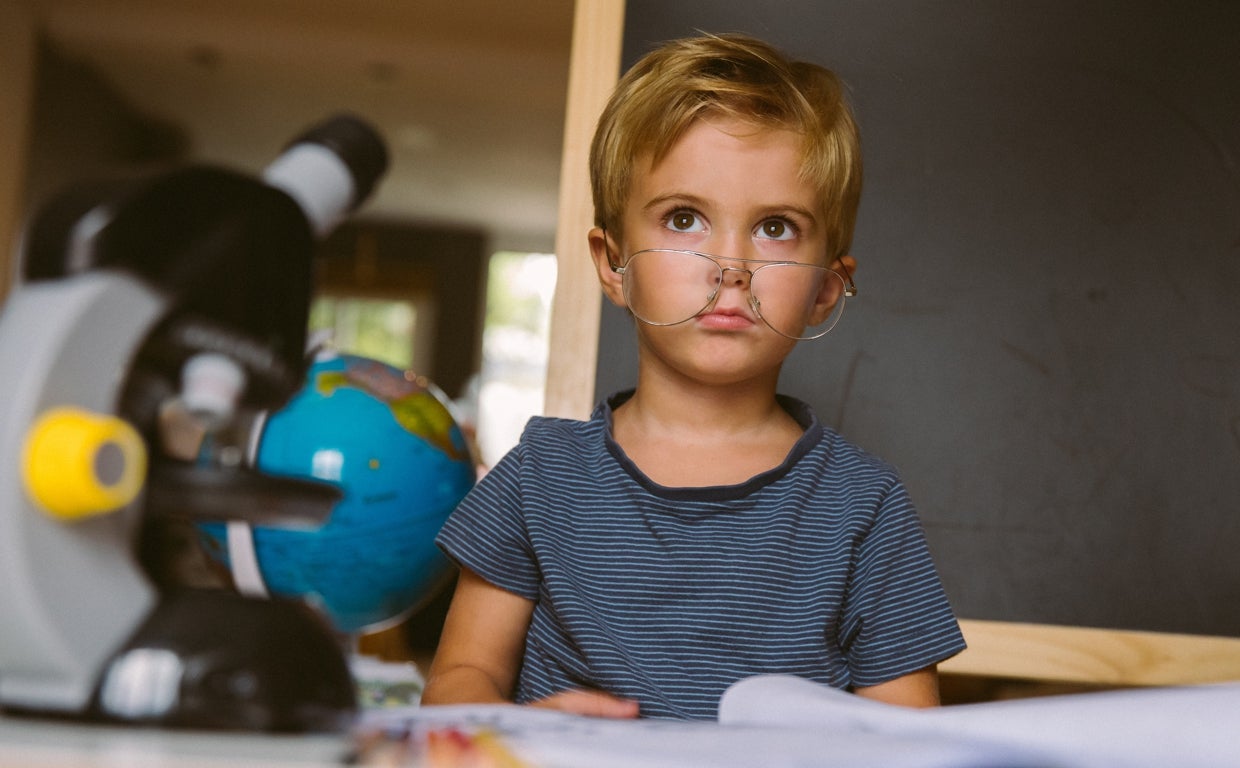 Cerca del 75 % de las familias en España reutilizará material escolar de otros años