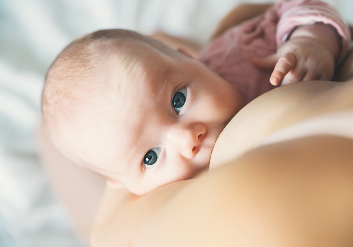 La OMS recomienda la lactancia materna, al menos, durante los 6 primeros meses de vida del bebé