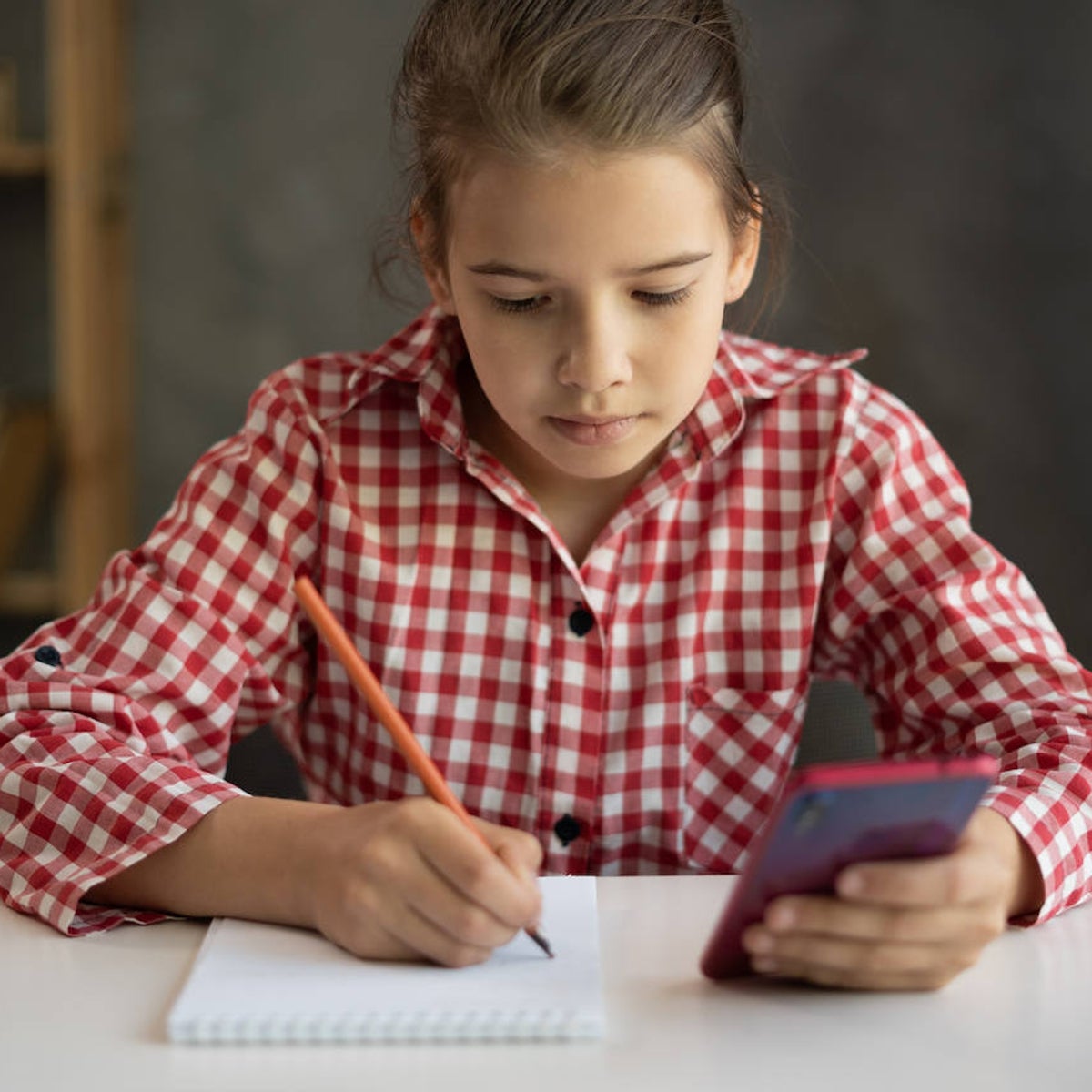 Refuerzo académico en casa: cuando es necesario y cuando contraproducente