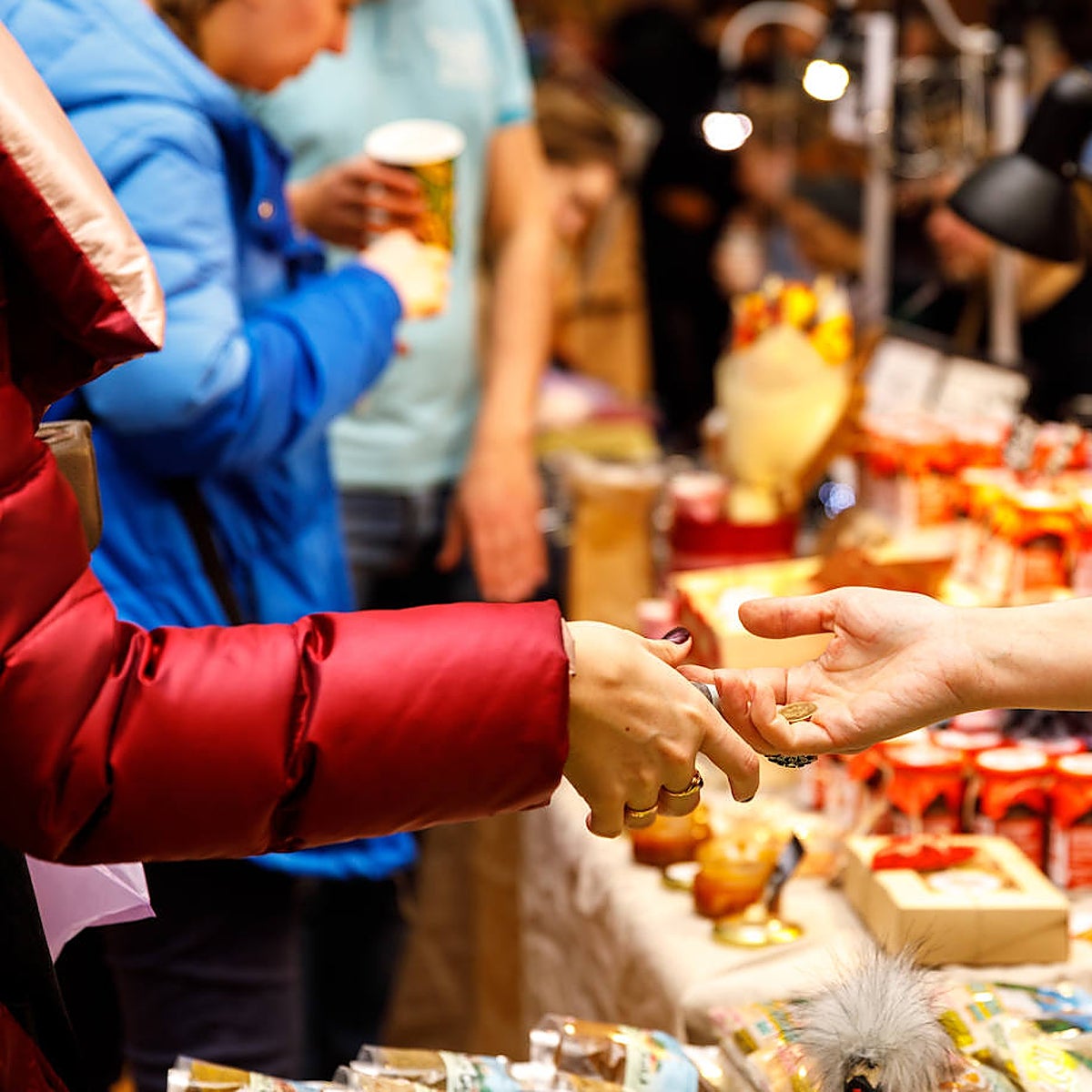El gasto económico y comprar regalos, lo que más estresa a las familias en Navidad