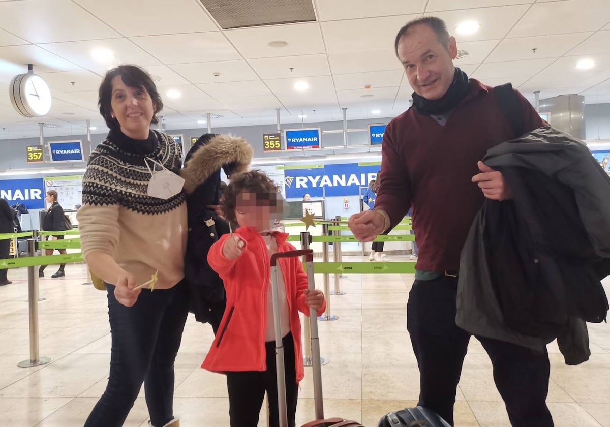 Leire (10 años), minutos antes de embarcar rumbo a Disneyland París