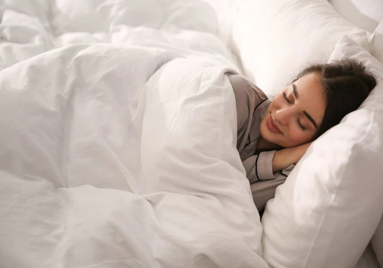 ¿Por qué dormimos peor en invierno y cómo podemos evitarlo?