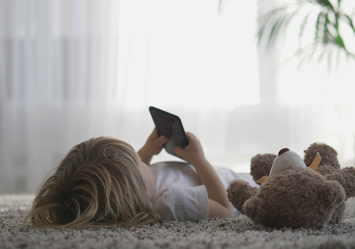 Esto es lo que le puede pasar al cerebro de tu bebé if the deja mucho el móvil