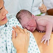 Se multiplican por cuatro las mujeres que dan a luz con más de 40 años