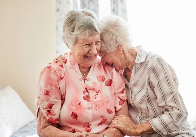 Los 4 trucos de dos hermanas de 100 años para mantener la agudeza mental con la edad