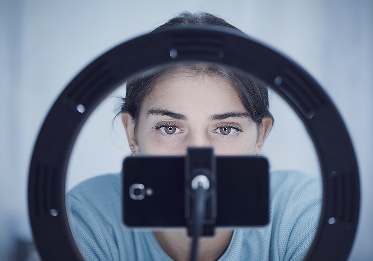 Las redes sociales y la Inteligencia Artificial generan grandes expectativas en los cánones de belleza en los jóvenes