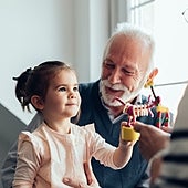 España, segundo país de la UE donde más padres recurren a los abuelos o la guardería