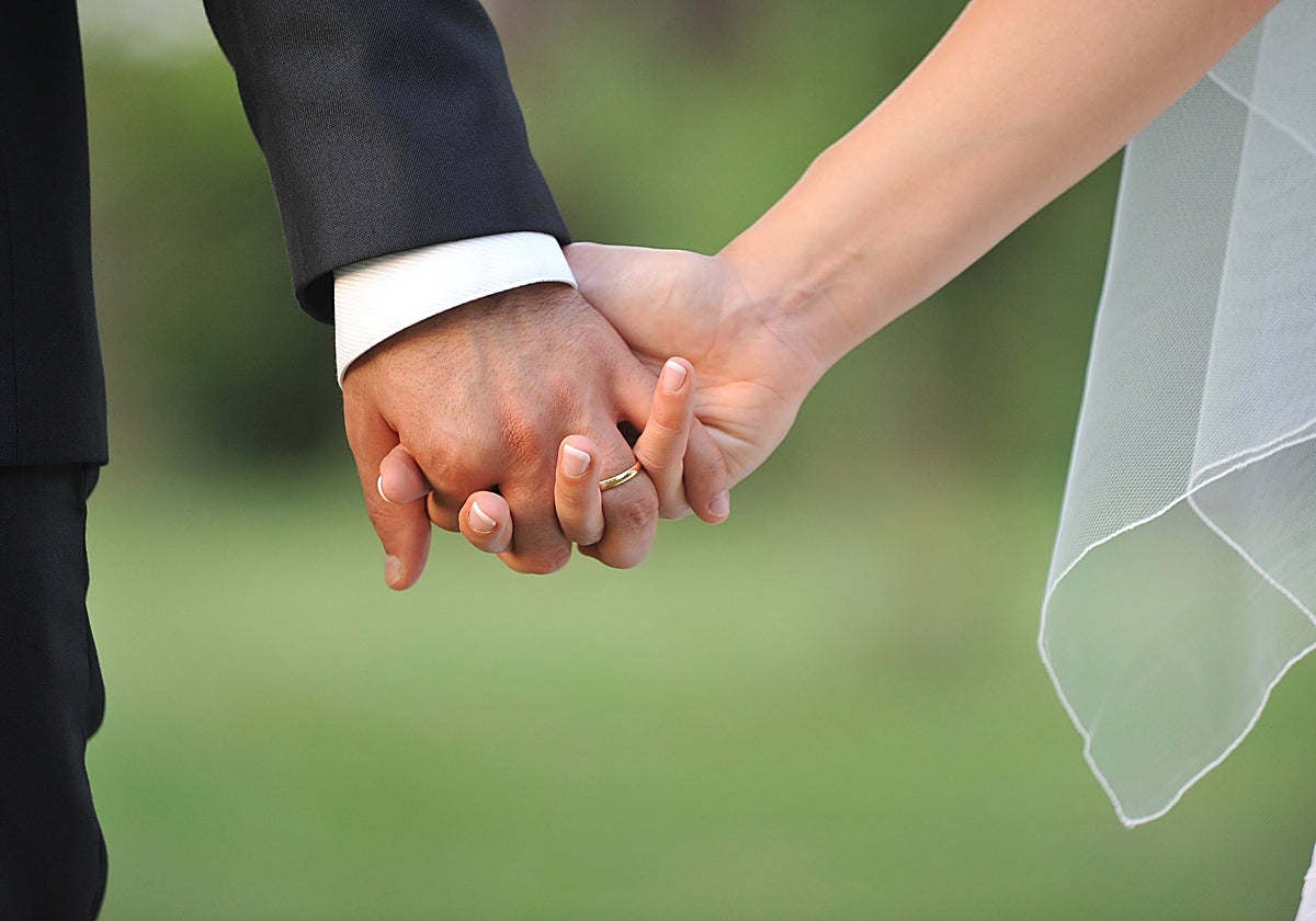 A medida que aumenta la satisfacción conyugal, disminuye el riesgo de atogamiento, según indica el estudio