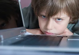 Mala conducta, agresividad, impulsividad... Efectos del exceso de pantalla en niños