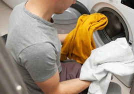 Usar más jabón, programas largos para tener ropa más limpia... Errores comunes que te costarán muy caros