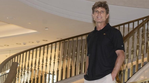 Shirver Kennedy, CEO de Best Buddies, en las escaleras de su hotel, durante su visita a Madrid