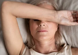 La lucha por dormir de las mujeres durante la menopausia