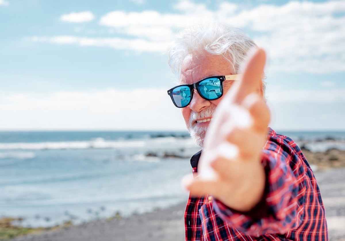 Las 5 reglas de oro del neurólogo más viejo del mundo en activo para una vida larga y feliz
