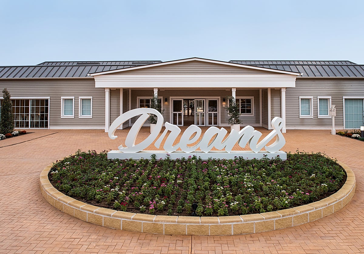 Entrada al recinto Dreams de Tarragona que cuenta con diez villas para las familias con niños enfermos