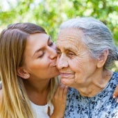 Claves para cuidar de un familiar con alzhéimer en verano