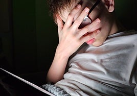 «La pornografía se usa de antídoto ante la soledad, tristeza y aburrimiento en la adolescencia»